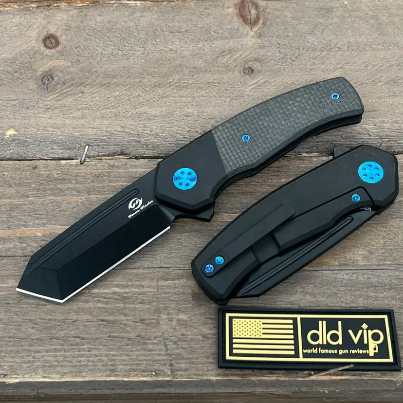 Beans Blades Mini Warrior Folder T/E Black PVD Handles Carbon Fiber Twill Inlay Black PVD M390 Blade - 1