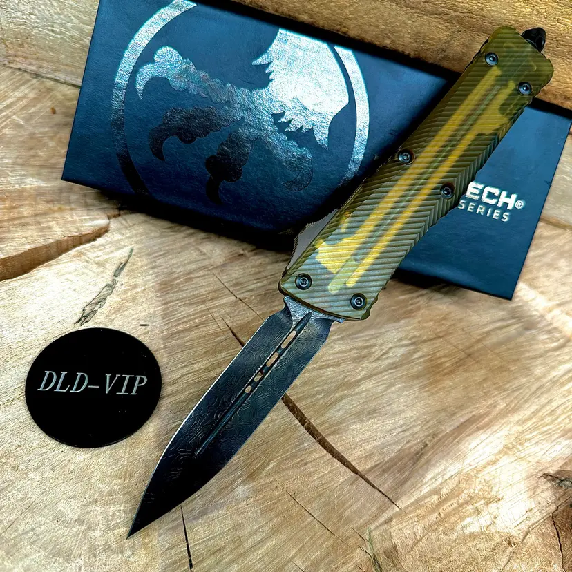 Microtech Combat Troodon D/E Signature Series Ultem Top and Button CPM Magnacut DLC Damascus Standard DLC Hardware 142-16 DLCTULS - 1