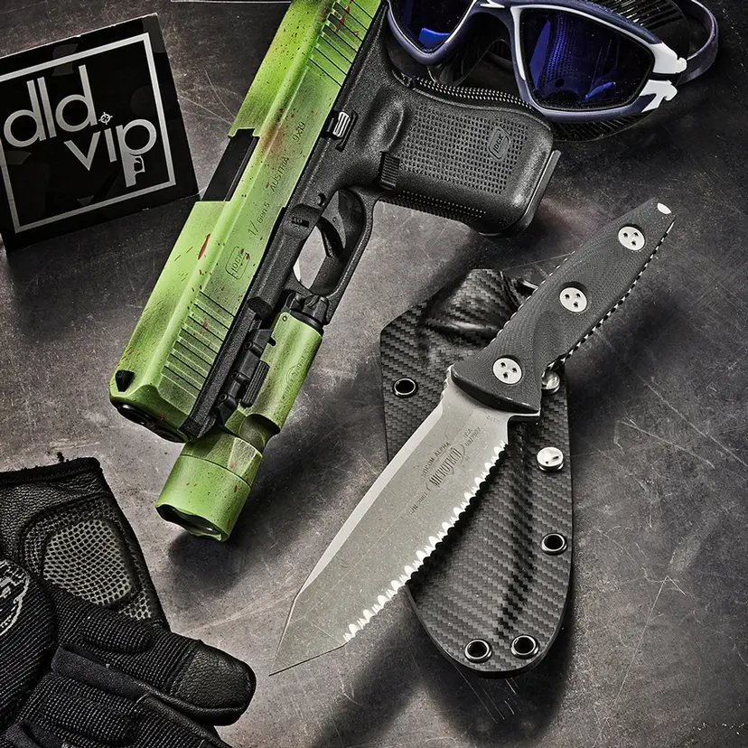 Microtech Socom Alpha T/E Apocalyptic Full Serrated 114-12 AP - 1