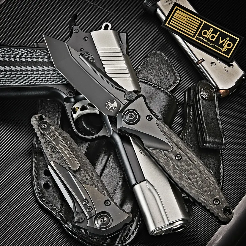 Microtech Socom Bravo T/E Signature Series DLC Titanium Hardware DLC Standard Carbon Fiber Scales 261-1 DLCTCFTIS - 1