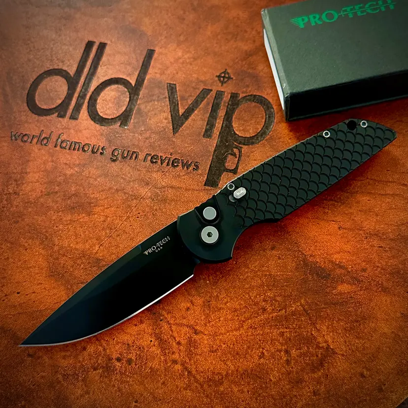 Pro-Tech Knives TR-3 X1 M Tactical Response 3 Auto Folder DLC Blade BLK "Fish Scale" Handle w/Saftey - 1