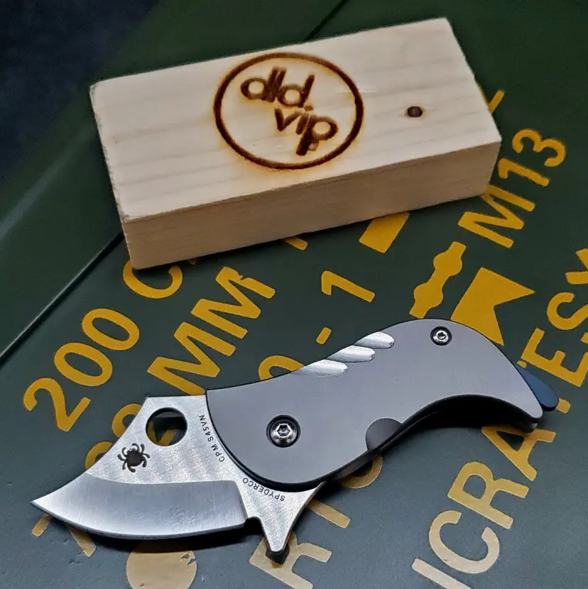 Spyderco Pochi Frame Lock Knife Titanium S45V - 1
