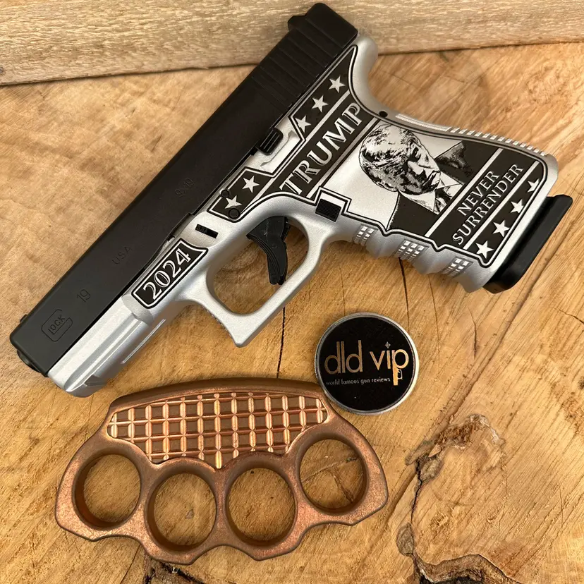 Trump Glock 19 + Microtech Copper Hand Tank - 1