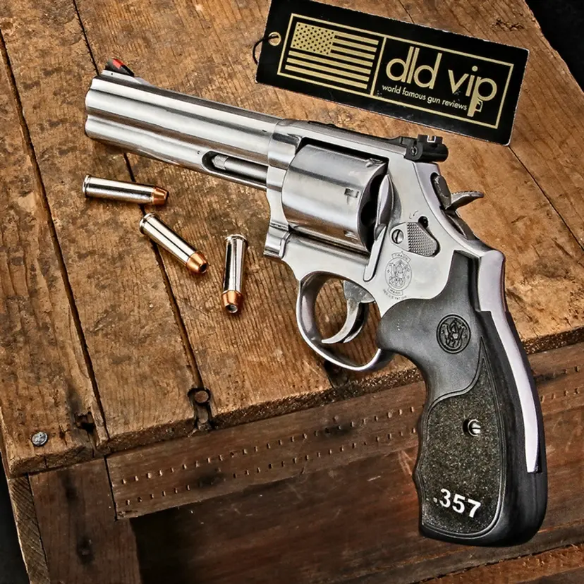 Smith & Wesson M686-6+ .357Mag 5 Smith & Wesson M686-6+ .357Mag 5